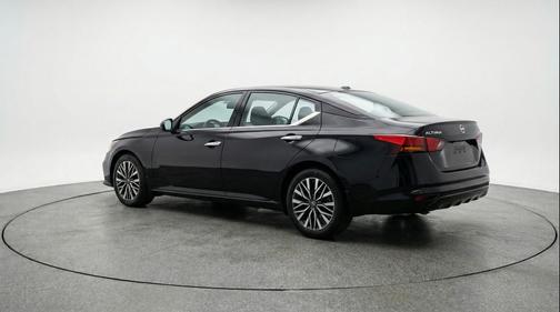 Super Black 2025 Nissan Altima SV FWD