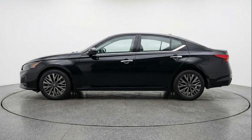 Super Black 2025 Nissan Altima SV FWD
