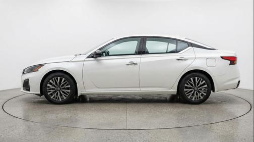 Glacier White 2025 Nissan Altima SV FWD