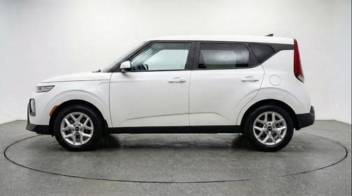 Snow White Pearl 2025 Kia Soul LX