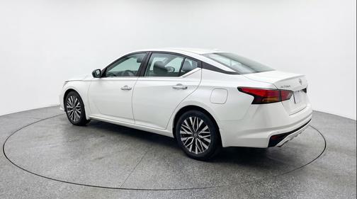 Glacier White 2025 Nissan Altima SV FWD