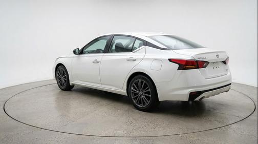 Glacier White 2025 Nissan Altima SV FWD