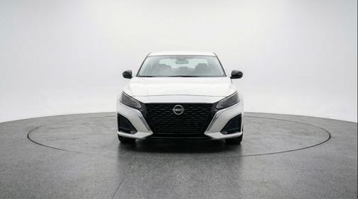 Glacier White 2025 Nissan Altima SV FWD