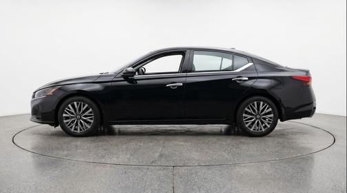 Super Black 2025 Nissan Altima SV FWD