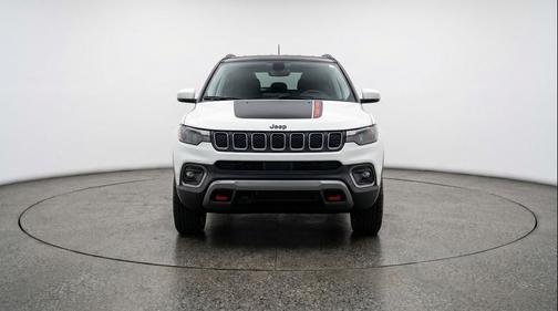 Bright White Clearcoat 2025 Jeep Compass Trailhawk