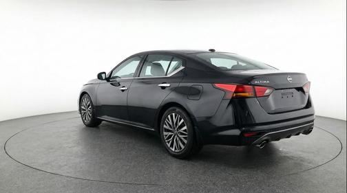 Super Black 2025 Nissan Altima SV FWD