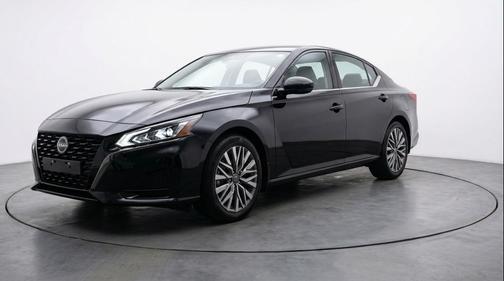 Super Black 2025 Nissan Altima SV FWD