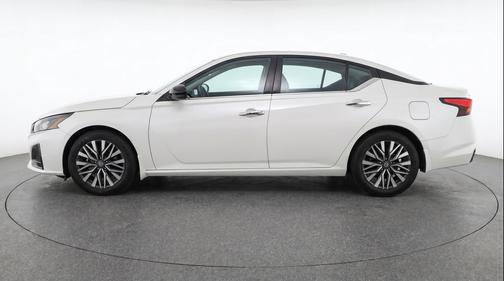 Glacier White 2025 Nissan Altima SV FWD