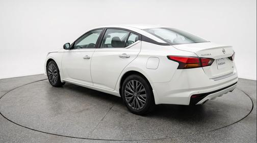 Glacier White 2025 Nissan Altima SV FWD