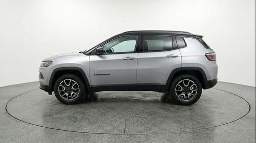 Silver Zynith Metallic Clearcoat 2025 Jeep Compass Trailhawk