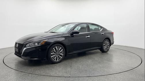 Super Black 2025 Nissan Altima SV FWD