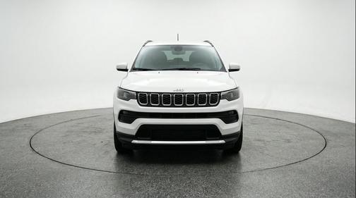 Bright White Clearcoat 2025 Jeep Compass Latitude