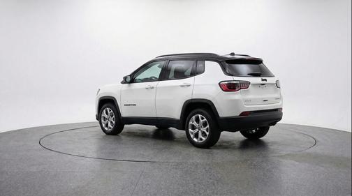 Bright White Clearcoat 2025 Jeep Compass Latitude