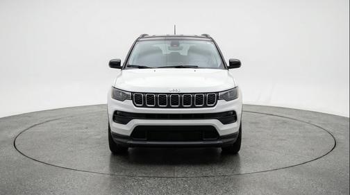 Bright White Clearcoat 2025 Jeep Compass Latitude