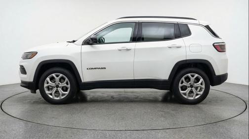Bright White Clearcoat 2025 Jeep Compass Latitude