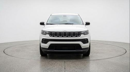 Bright White Clearcoat 2025 Jeep Compass Latitude