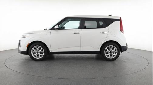 Snow White Pearl 2025 Kia Soul LX