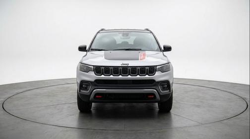 Silver Zynith Metallic Clearcoat 2025 Jeep Compass Trailhawk