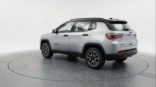 Silver Zynith Metallic Clearcoat 2025 Jeep Compass Trailhawk