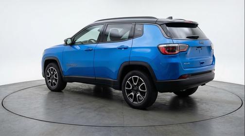 Hydro Blue Pearlcoat 2025 Jeep Compass Trailhawk