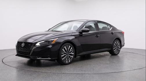 Super Black 2025 Nissan Altima SV FWD