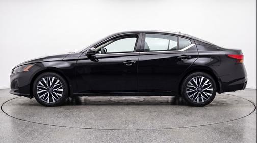 Super Black 2025 Nissan Altima SV FWD