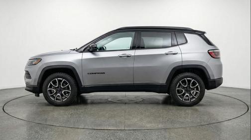 Silver Zynith Metallic Clearcoat 2025 Jeep Compass Trailhawk