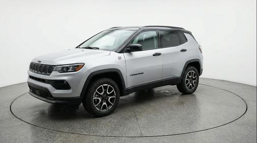 Silver Zynith Metallic Clearcoat 2025 Jeep Compass Trailhawk