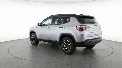 Silver Zynith Metallic Clearcoat 2025 Jeep Compass Trailhawk