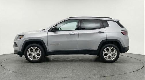 Silver Zynith Metallic Clearcoat 2025 Jeep Compass Latitude