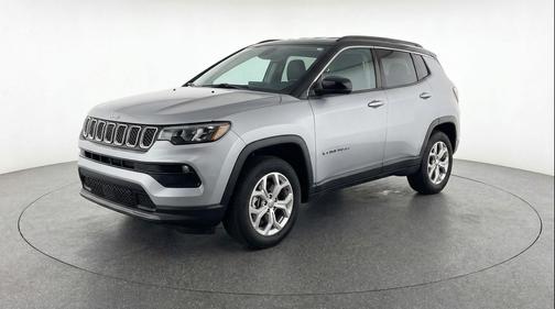 Silver Zynith Metallic Clearcoat 2025 Jeep Compass Latitude