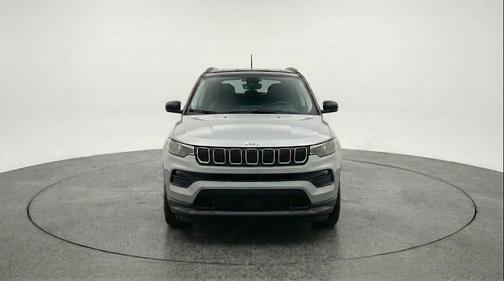 Silver Zynith Metallic Clearcoat 2025 Jeep Compass Latitude