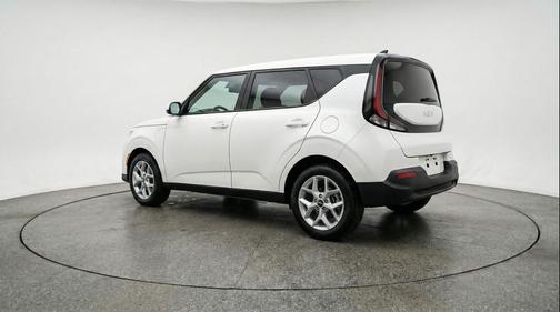 Snow White Pearl 2025 Kia Soul LX