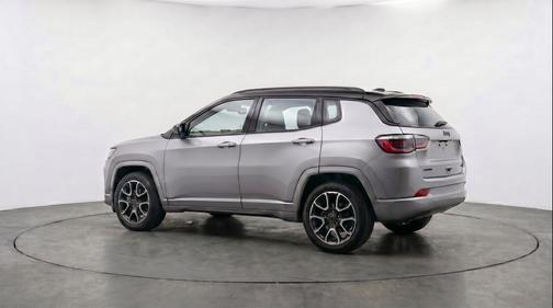 Silver Zynith Metallic Clearcoat 2025 Jeep Compass Trailhawk