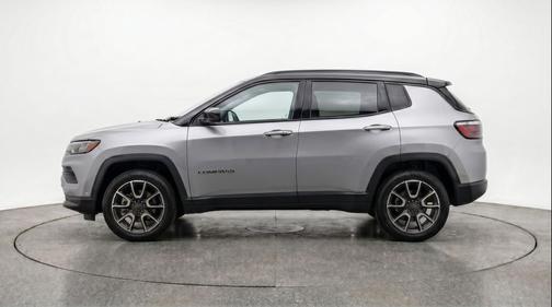 Silver Zynith Metallic Clearcoat 2025 Jeep Compass Trailhawk