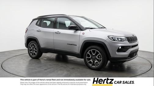 Silver Zynith Metallic Clearcoat 2025 Jeep Compass Trailhawk