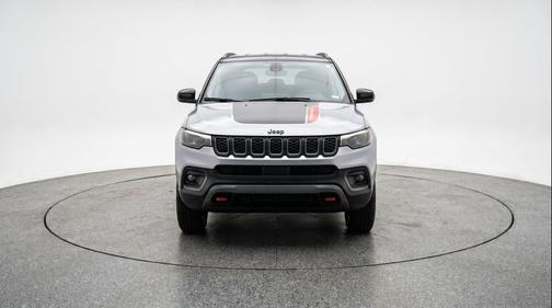 Silver Zynith Metallic Clearcoat 2025 Jeep Compass Trailhawk