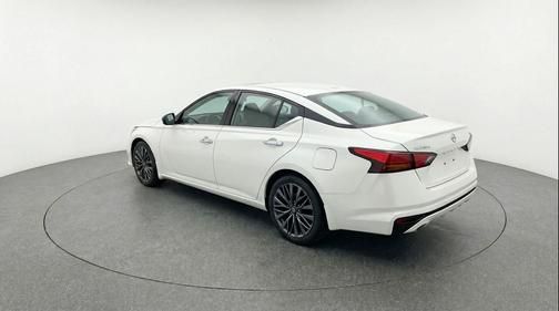 Glacier White 2025 Nissan Altima SV FWD