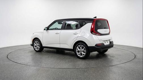 Snow White Pearl 2025 Kia Soul LX