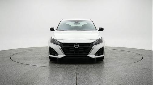 Glacier White 2025 Nissan Altima SV FWD