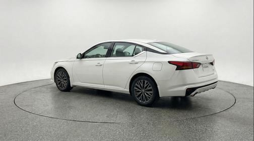 Glacier White 2025 Nissan Altima SV FWD