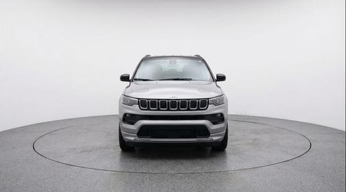 Silver Zynith Metallic Clearcoat 2025 Jeep Compass Limited