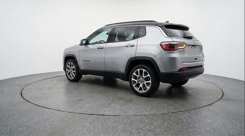 Silver Zynith Metallic Clearcoat 2025 Jeep Compass Limited