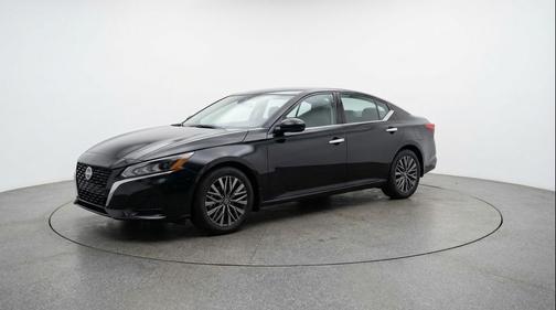 Super Black 2025 Nissan Altima SV FWD