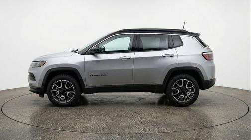 Silver Zynith Metallic Clearcoat 2025 Jeep Compass Trailhawk