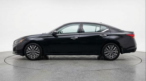 Super Black 2025 Nissan Altima SV FWD