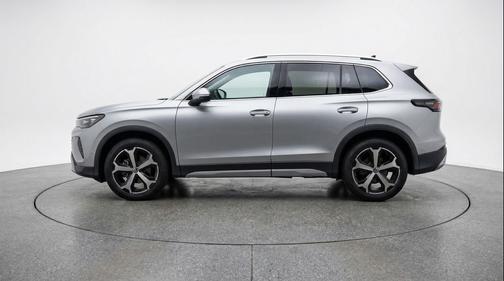 platinum gray metallic 2026 Volkswagen Tiguan 2.0T SE