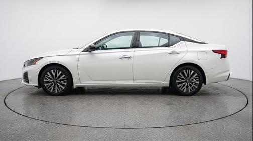 Glacier White 2025 Nissan Altima SV FWD