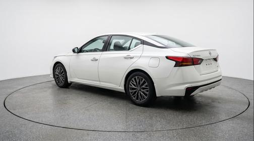 Glacier White 2025 Nissan Altima SV FWD