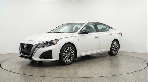 Glacier White 2025 Nissan Altima SV FWD